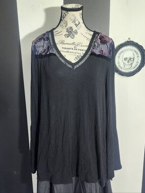 Bellsleeve Velvet Tunic Top